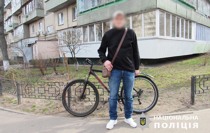 У Києві затримали велосипедного крадія кур’єра