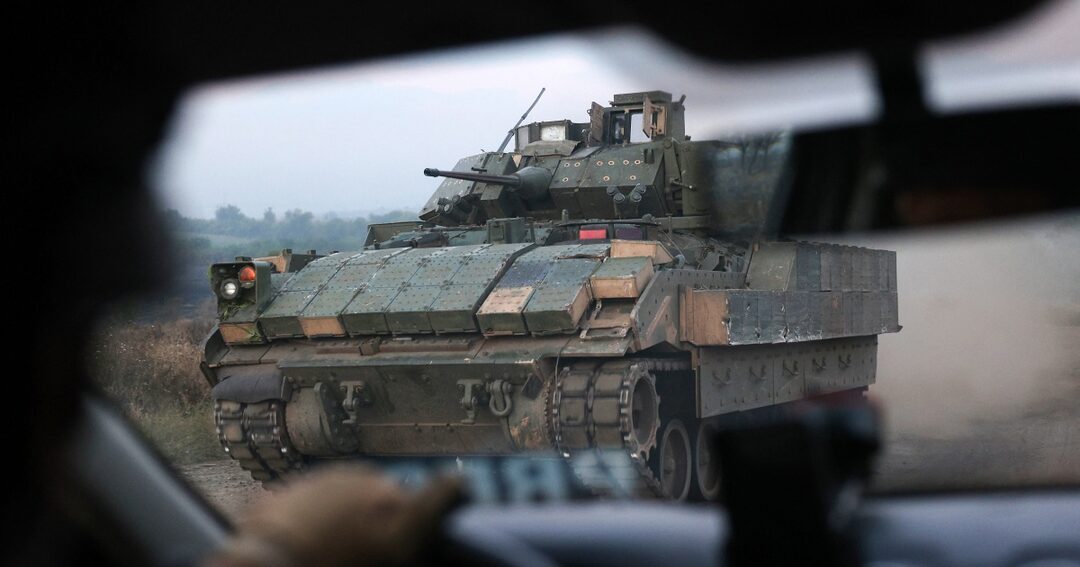 США дозволили Україні придбати системи HAWK та машини Bradley