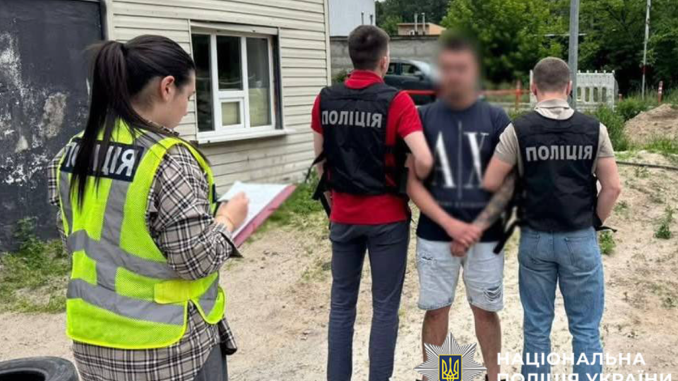 У Києві судитимуть шахрая за обіцянки зняти з розшуку за $2000